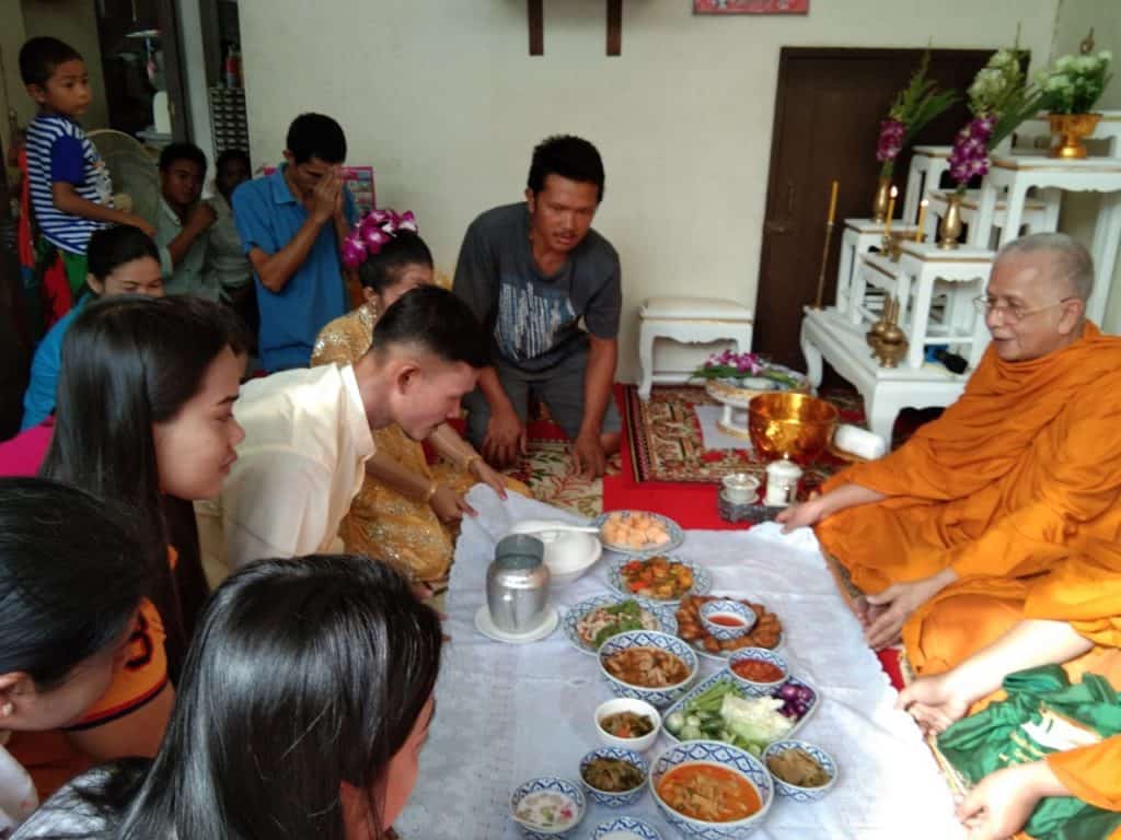 ทำบุญบ้าน ทำบุญขึ้นบ้านใหม่ พิธีทำบุญบ้าน อาหารทำบุญขึ้นบ้านใหม่ ทำบุญบริษัท